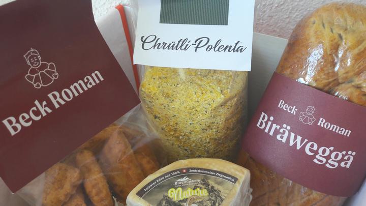 Box with locally-made polenta, goat cheese, pear cake and biscuits