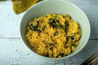 Cooked bulgur and spinach served in a grey-blue bowl